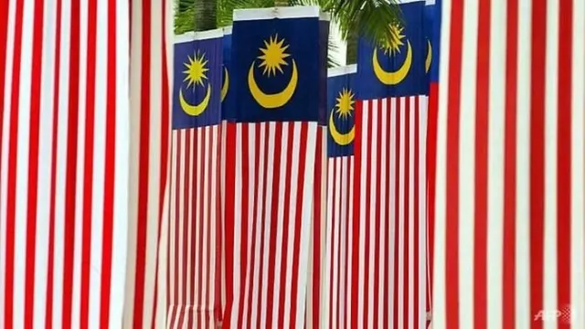   Baca artikel detiknews, "Sebut Orang Melayu Kuno Bisa Terbang, Profesor Malaysia Dipecat"  — News