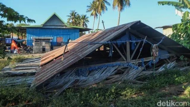 Korban Jiwa Gempa NTT Kini Tembus 105 Orang, 385 Luka Berat  Baca artikel detikHealth, "Korban Jiwa Gempa NTT Kini Tembus 105 Orang, 385 Luka Berat"  — News