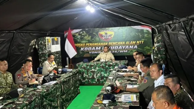 Tiba di Nagekeo NTT, Prabowo Pimpin Rapat Penanganan Pascagempa di Tenda  — News